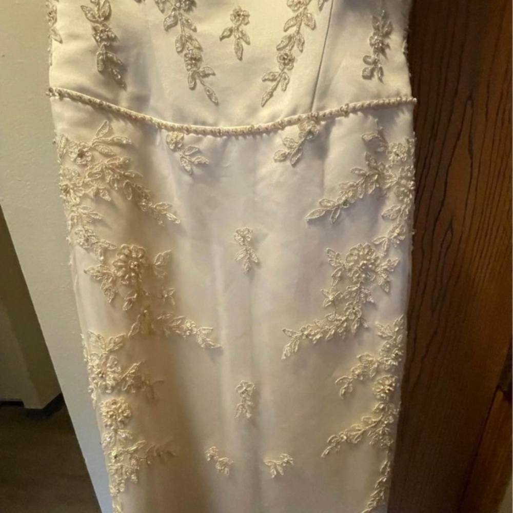 Gorgeous wedding dress - Picture 2 of 5